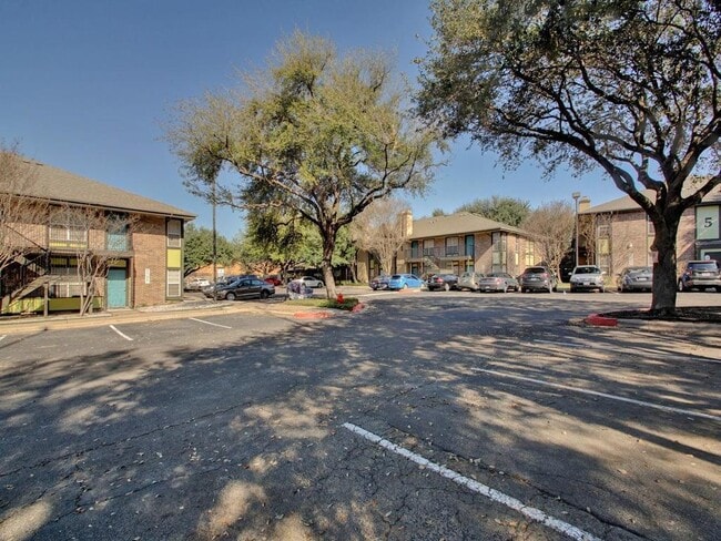 Building Photo - 7685 Northcross Dr