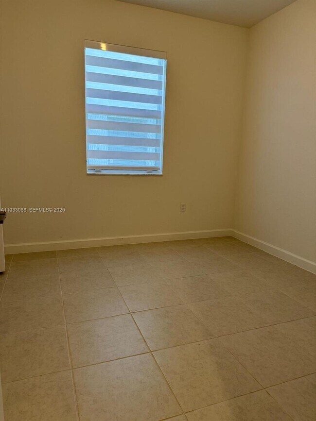 Building Photo - 16124 SW 148th Pl