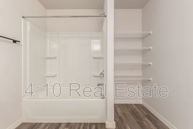 Building Photo - 142 W Impala Dr