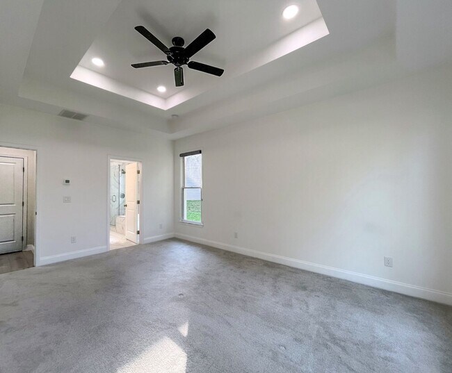 Building Photo - Newer Construction Farmhouse Style Home!