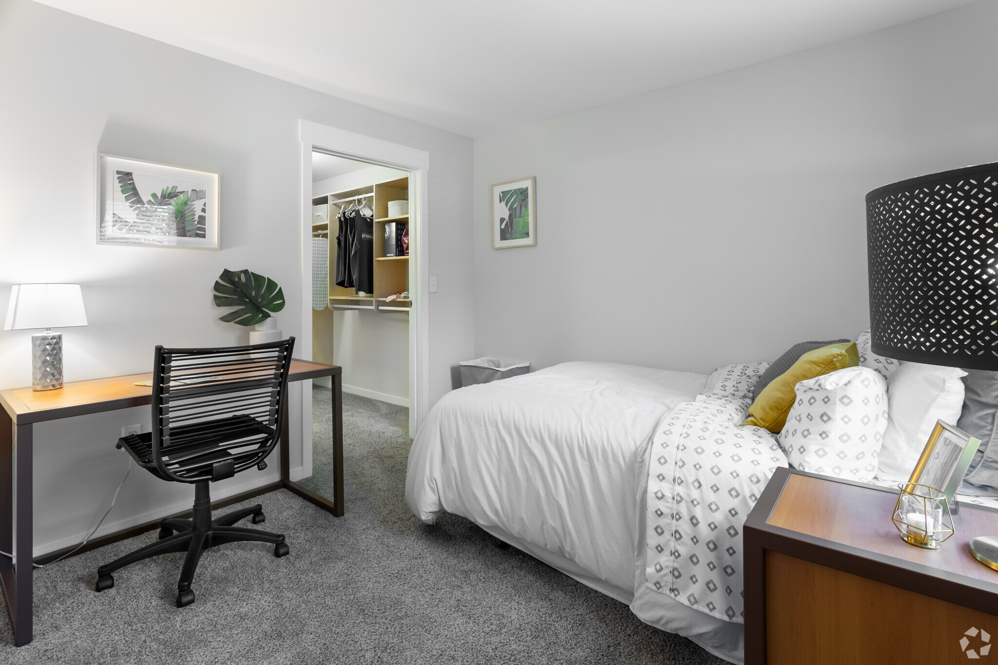 2BR,2BA,907SF - Uptown East