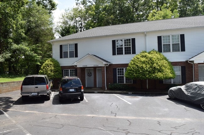 Building Photo - $1,150 | 2BR/1.5BA Townhouse – Spacious, P...