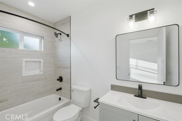 Building Photo - 14014 Hubbard St