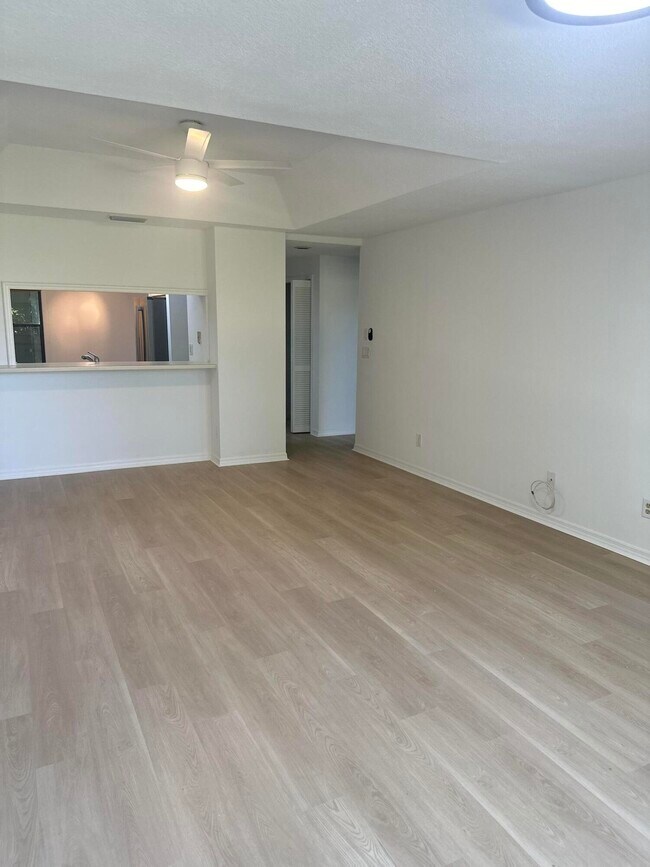 Building Photo - 5270 SE Seascape Way