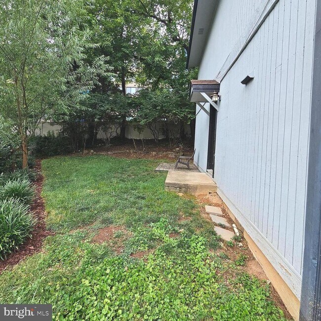 Building Photo - 1108 N Rockingham St