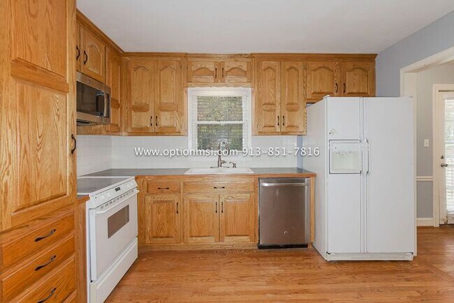 Building Photo - Ready for immediate move-in!