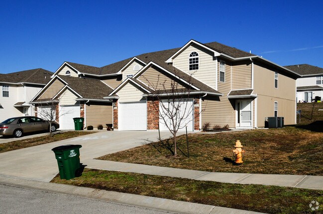 Building Photo - 901 SW Imperial Ln