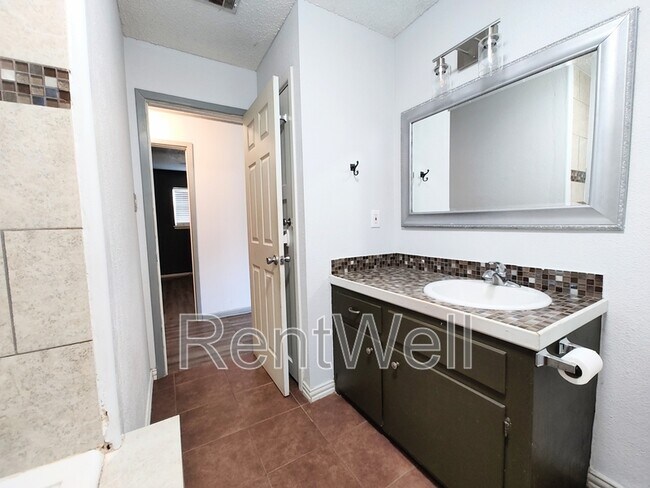 Building Photo - 3016 1st St