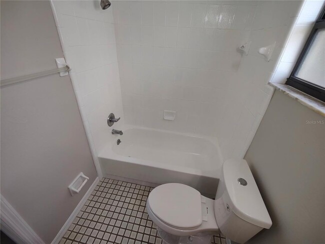 Building Photo - 759 Maderia Ct
