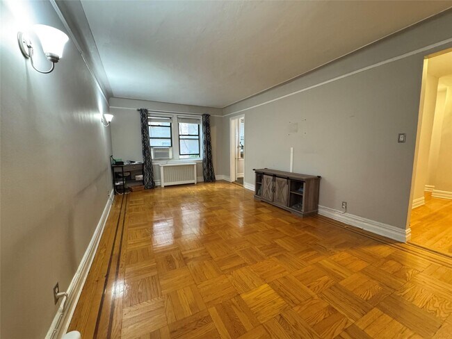 Building Photo - 10 Nosband Ave