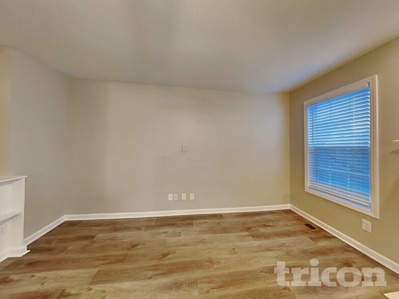 Building Photo - 3450 Southwood Dr