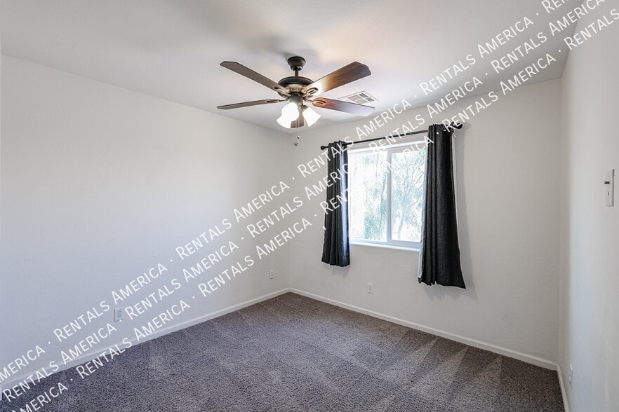 Building Photo - 11862 N 79th Dr