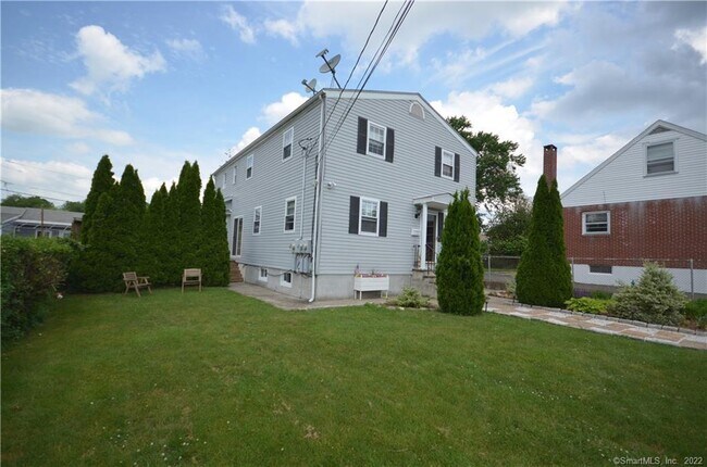 Building Photo - 258 Rakoczy Ave