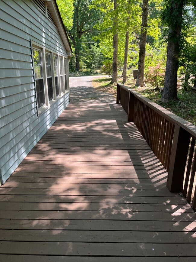 Building Photo - Charming 3-bedroom, 1.5-bathroom property in Pfafftown