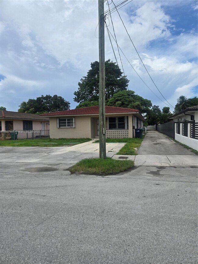 Primary Photo - 8855 SW 27th St