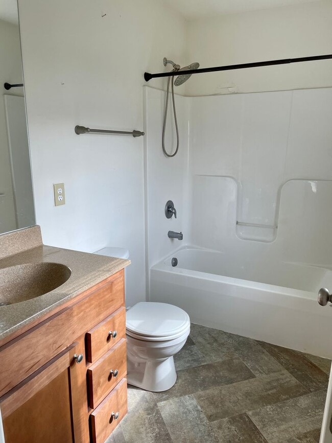 Building Photo - Single Family 4 Bed 3 Bath Home in LS School District