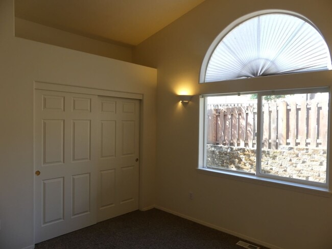 Building Photo - Cascadia Village Ranch Style Home - Moments from Downtown Sandy