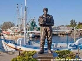 Building Photo - 2571 Cyprus Dr