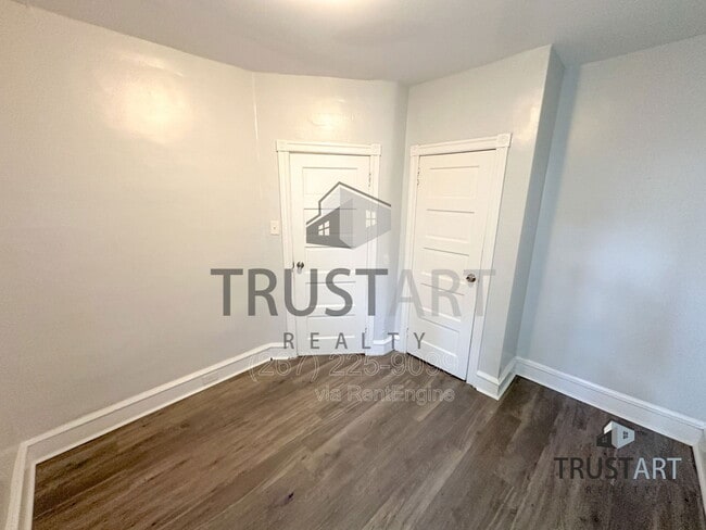 Building Photo - 217 Sulis St