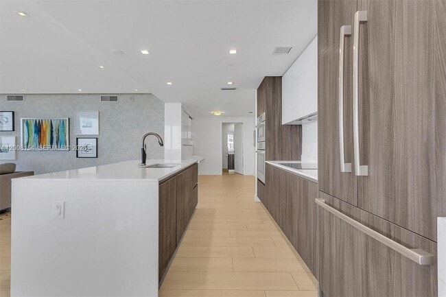 Building Photo - 488 NE 18th St