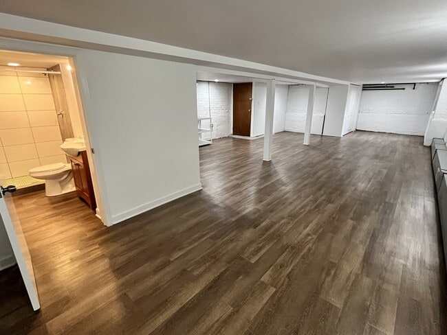 Building Photo - 3053 N Haussen Ct