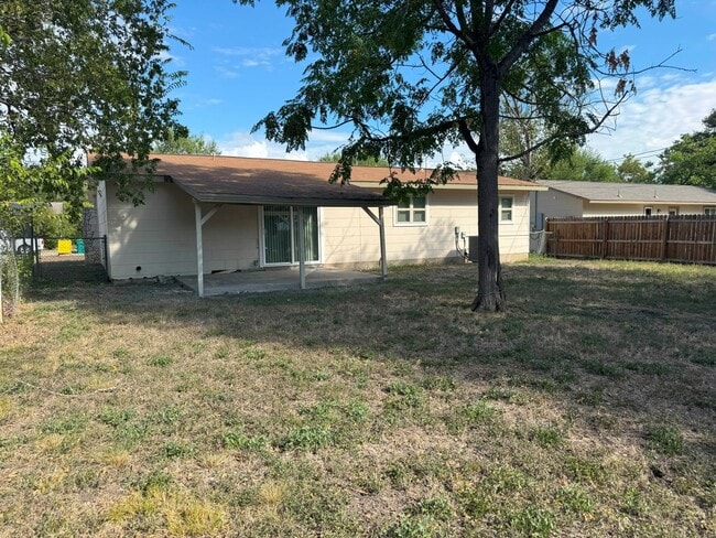 Building Photo - 226 Park Ln