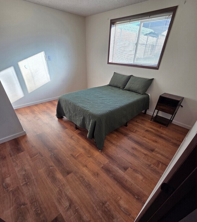 Building Photo - 412 Linden Ave