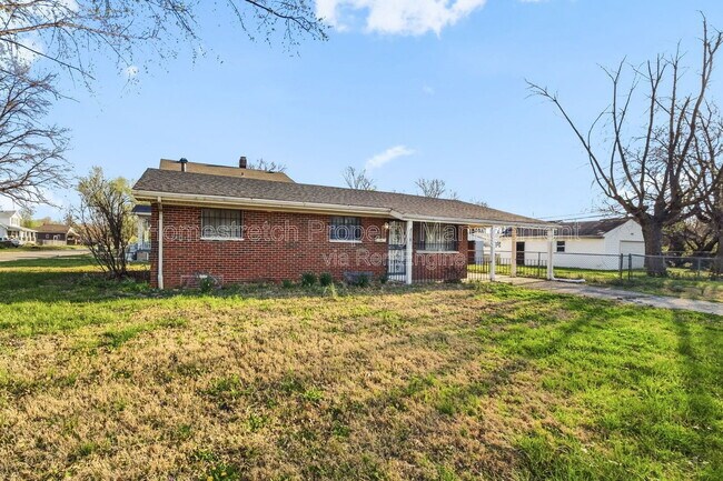 Building Photo - 2301 Belleview Ave