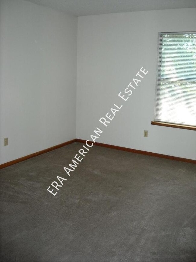 Building Photo - 130 Hampton Dr