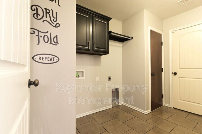 Building Photo - 8037 Waters Edge Way