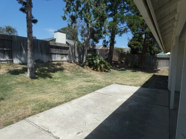 Building Photo - Spacious Orcutt Area Home in Gated Community