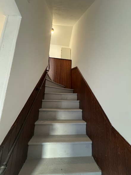 Building Photo - 184 Vernon St