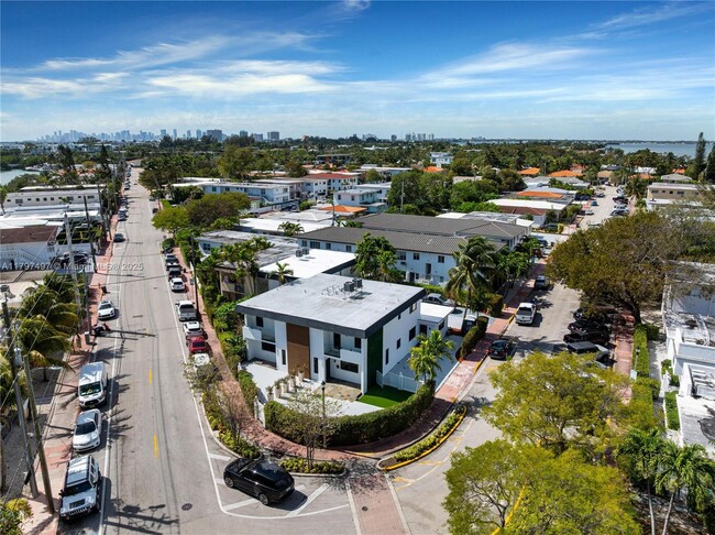 Building Photo - 7994 Crespi Blvd