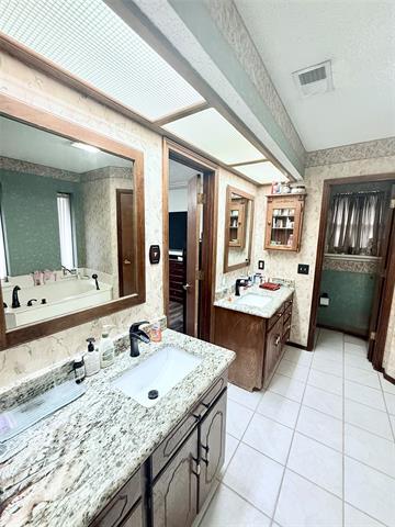 Building Photo - 2621 Nantucket Ct