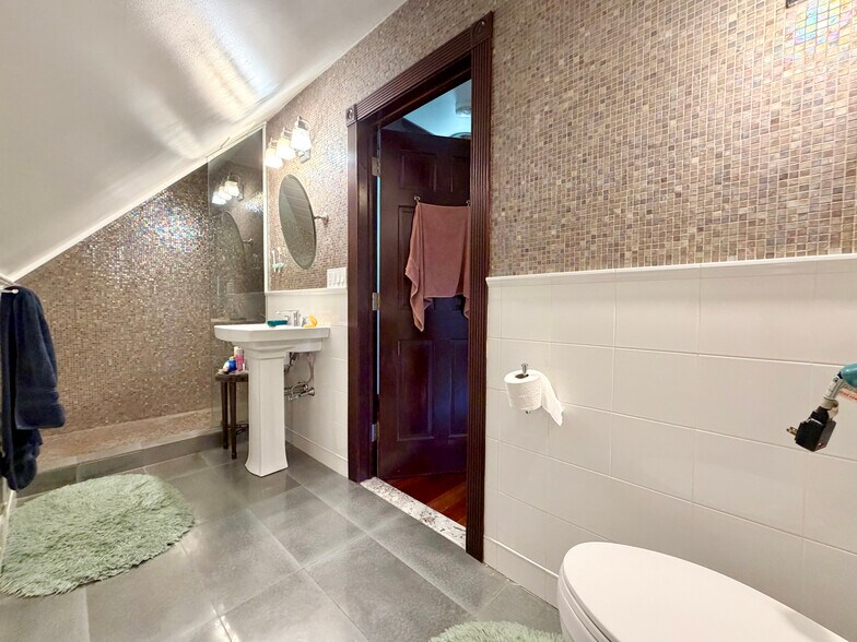 Building Photo - 52 Sheridan Ave