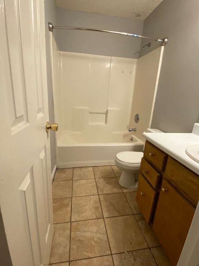 Building Photo - 2Bedroom 2bath - $875 monthly