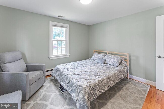 Building Photo - 7312 Poplar Ct