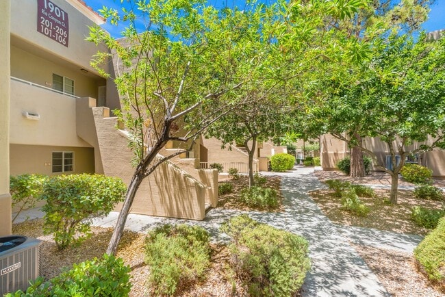 Building Photo - Resort-Style Living in a Gated Northwest Las Vegas Community!