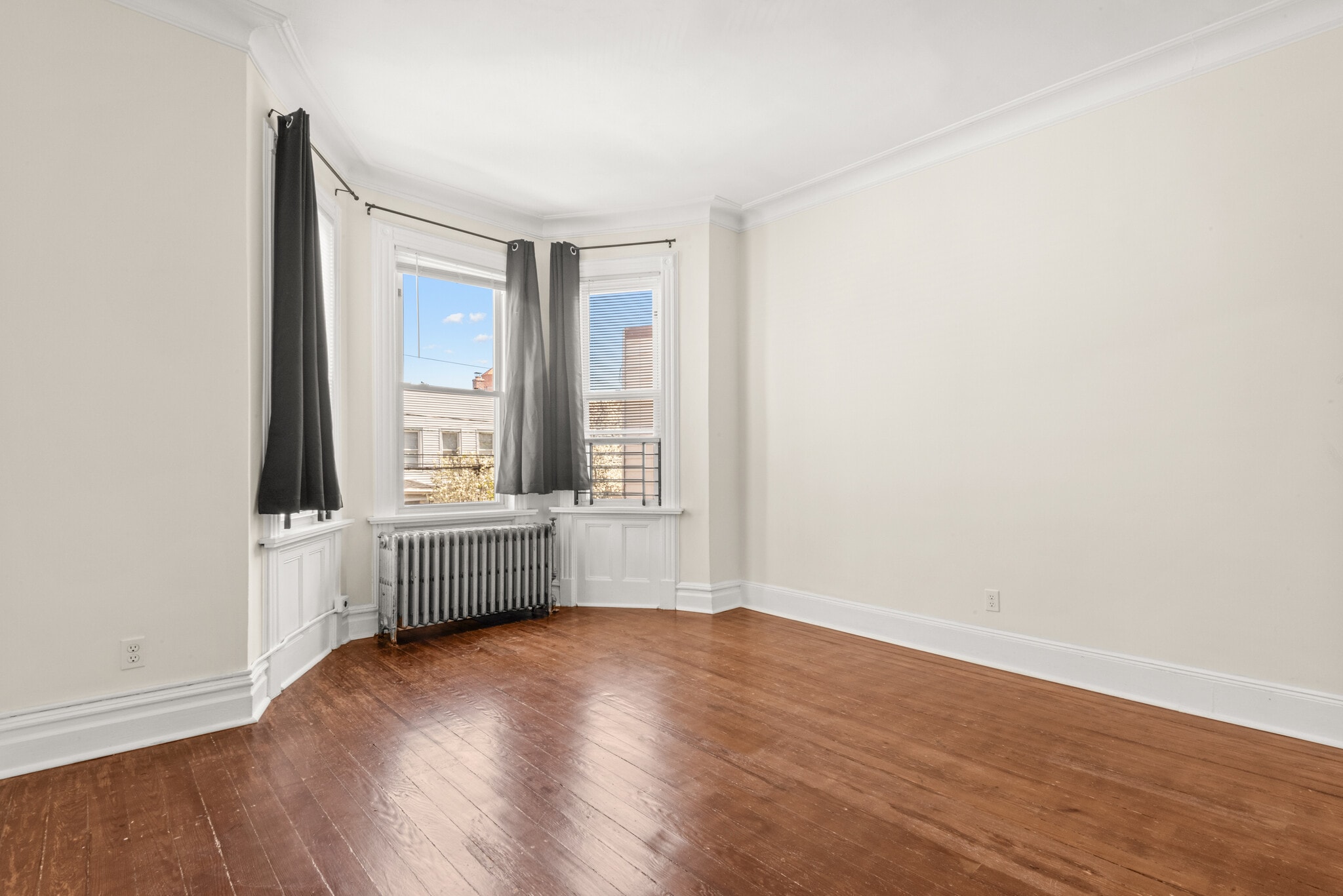 Building Photo - 711 6th St