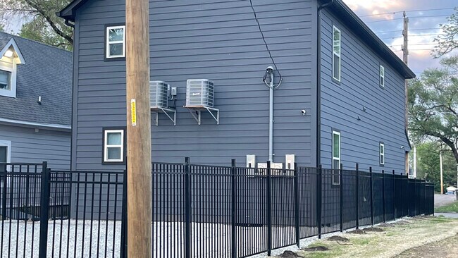 Building Photo - 132 N Belmont Ave