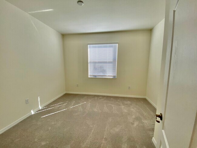 Building Photo - 14561 Monrovia Ln