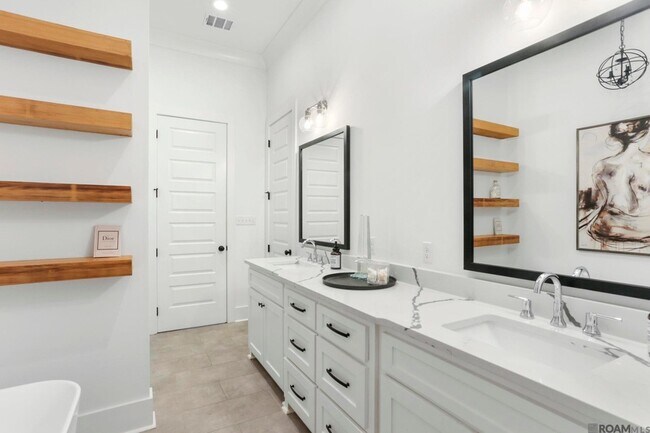 Building Photo - 3305 Pointe-Marie Dr