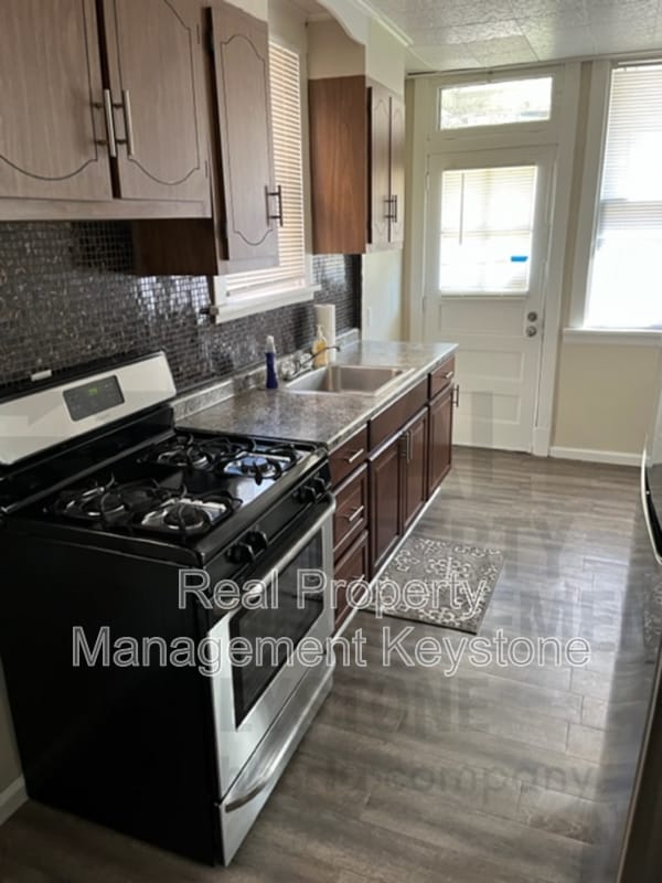 Building Photo - 33 Merritt Ave