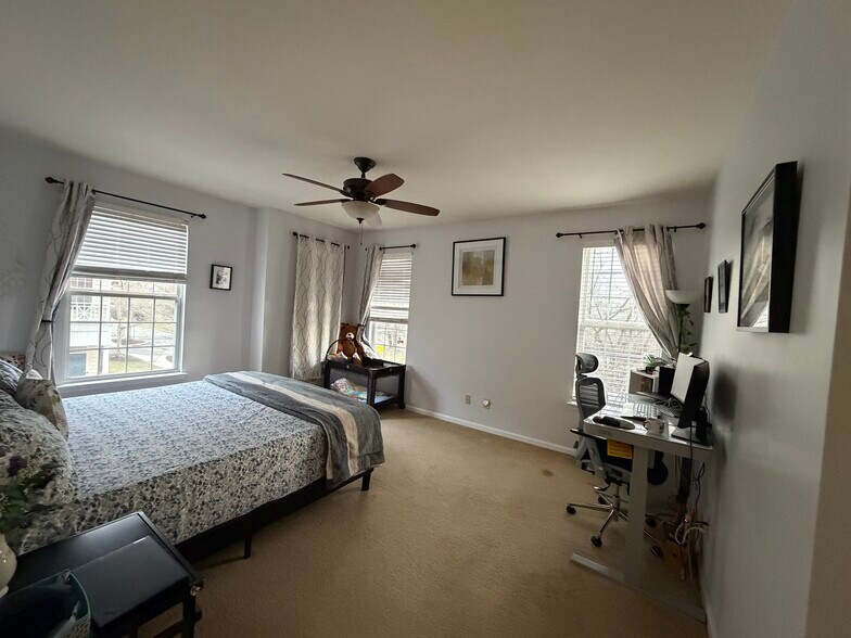 Building Photo - 50 Clover Pl