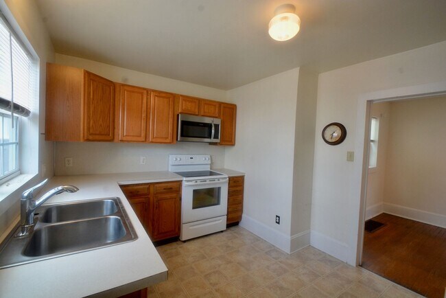 Building Photo - This one is Perfect!! It's a 2 Bedroom Single-Family Home with a Garage in Smyrna