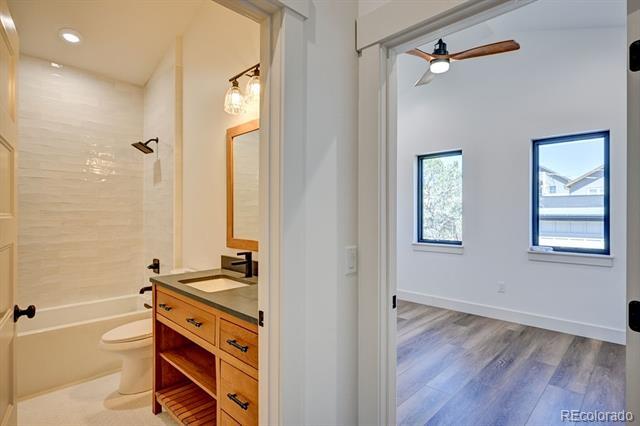 Building Photo - 424 Pinon St