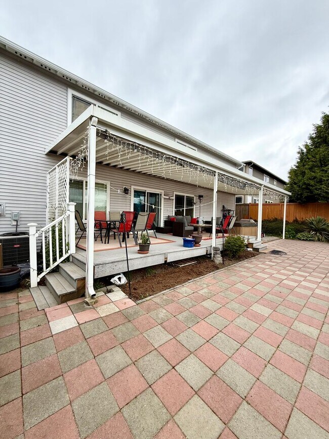 Building Photo - A stunning home in desirable Stendahl Ridge!