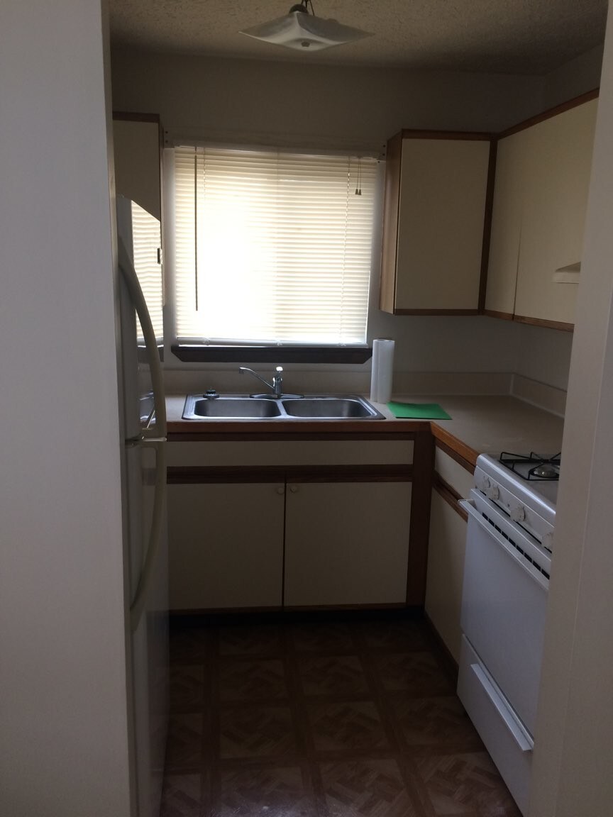 kitchen - 203 S Center St