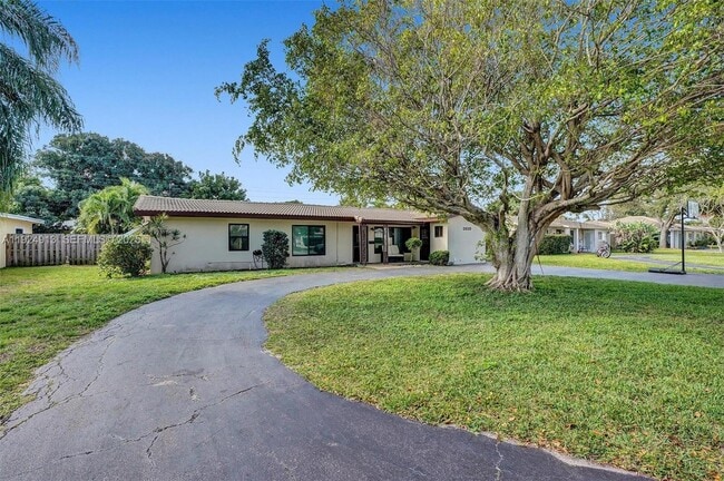 Primary Photo - 2620 NE 19th St