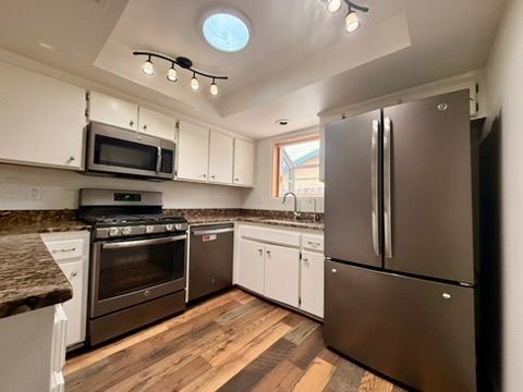 Building Photo - 3285 Oak Knoll Dr